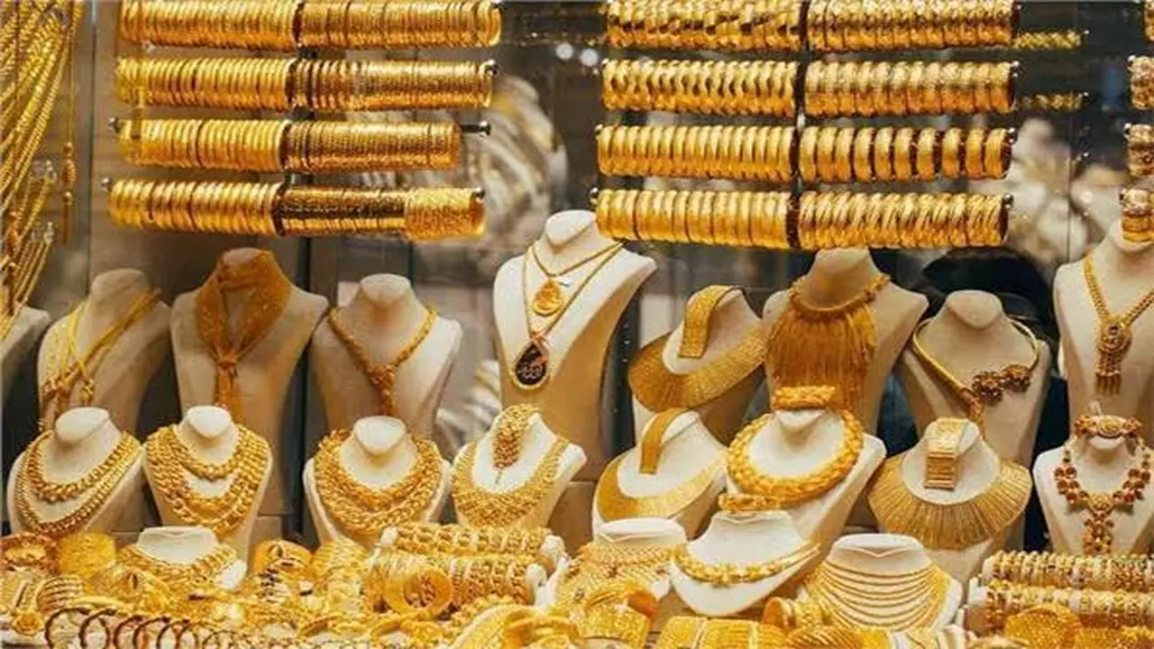 انخفاض سعر الذهب إلى 70 دولاراً في تعاملات مساء الاثنين 9 مارس
